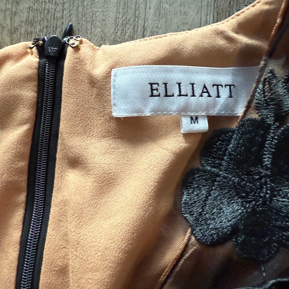 elliatt rosalind black floral applique 3d puff sleeve mini dress size medium NEW - Picture 6 of 7